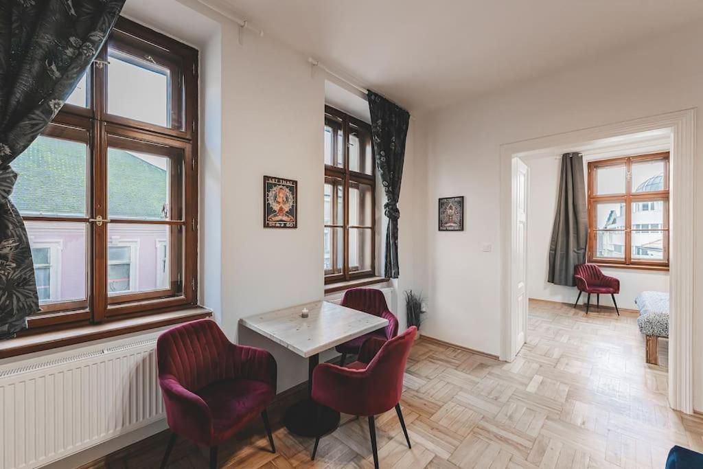 Carolina'S Yoga Apartment Hradec Králové Extérieur photo
